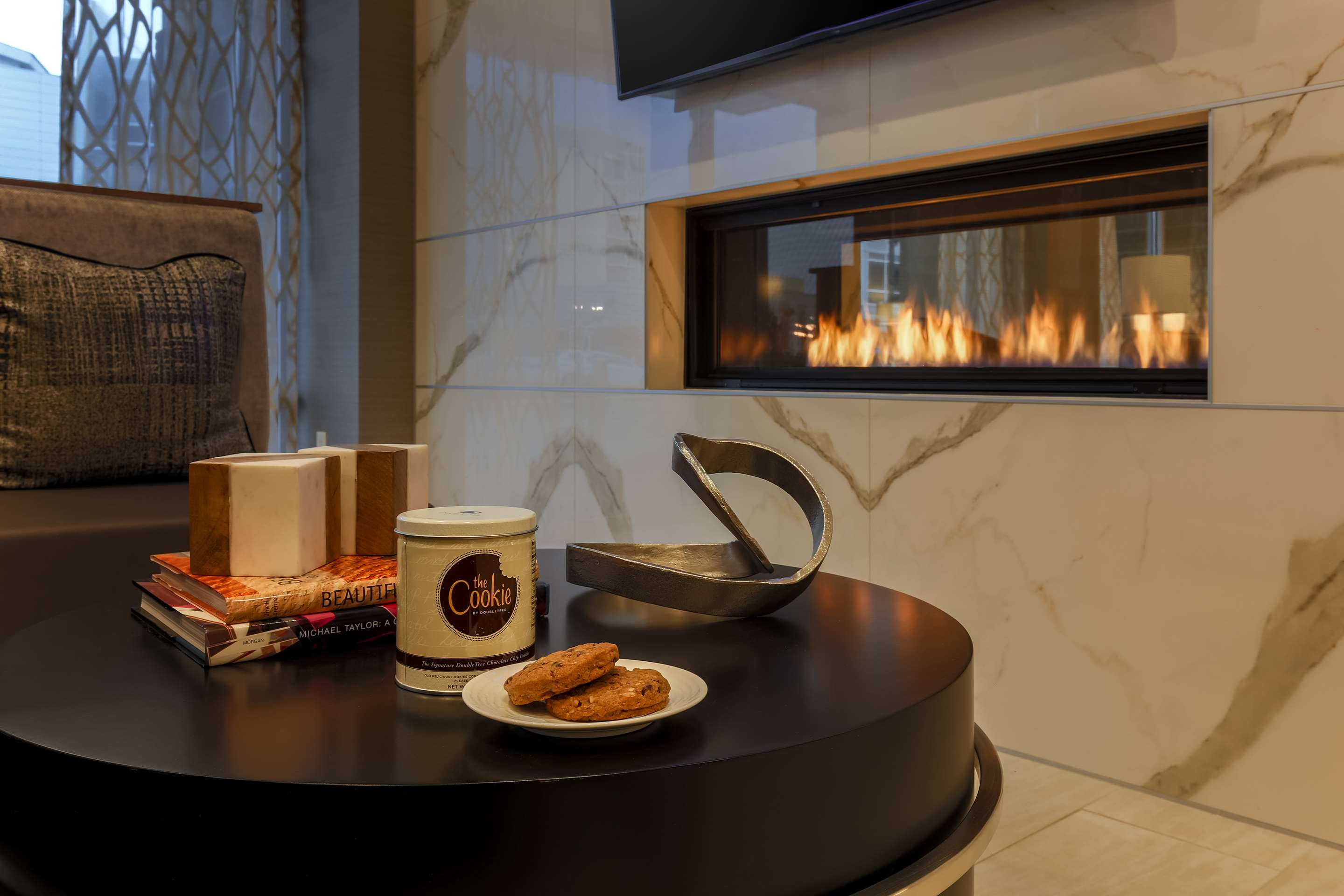 Lobby | DoubleTree by Hilton Evansville