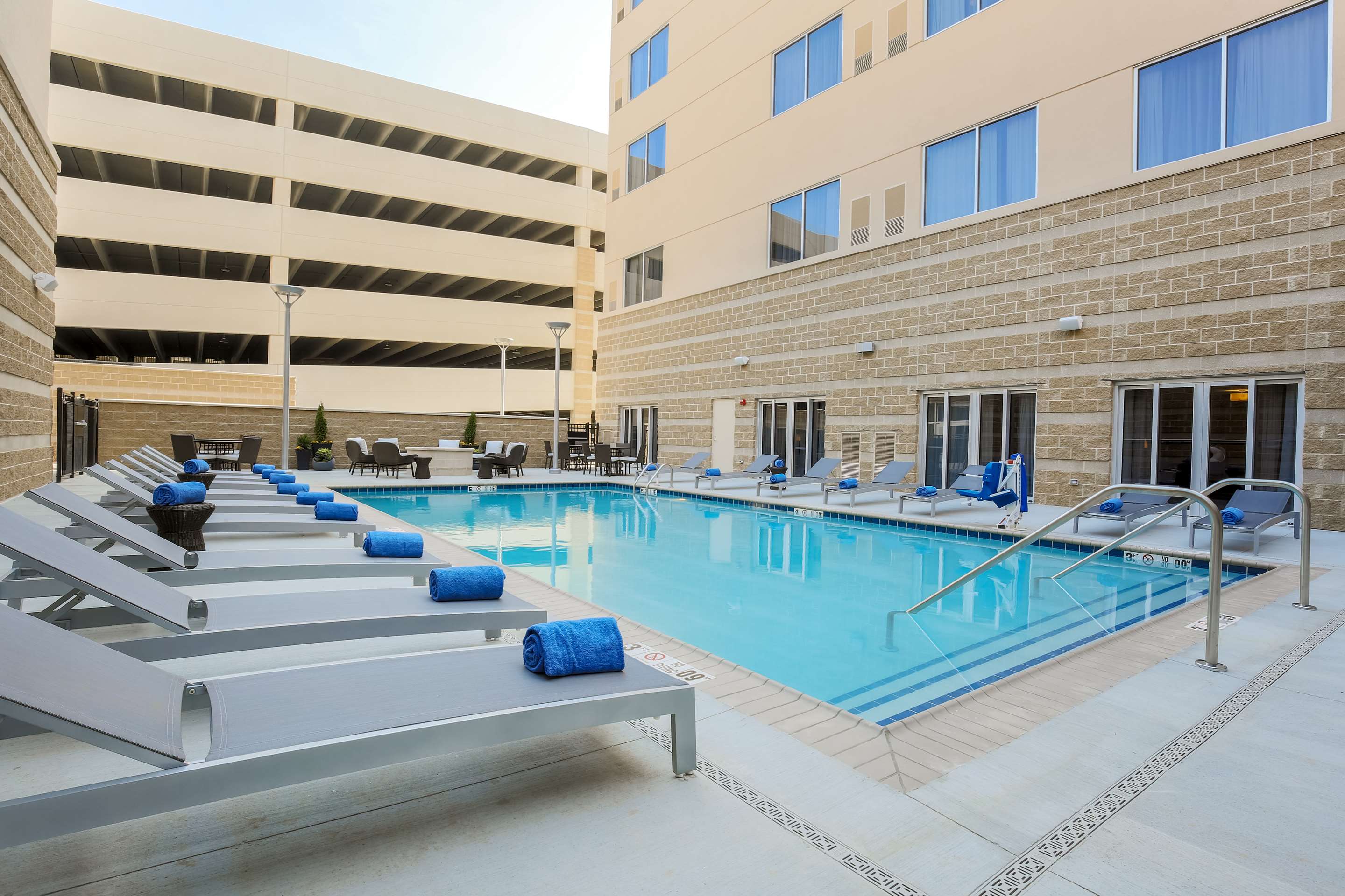 Pool | DoubleTree by Hilton Evansville