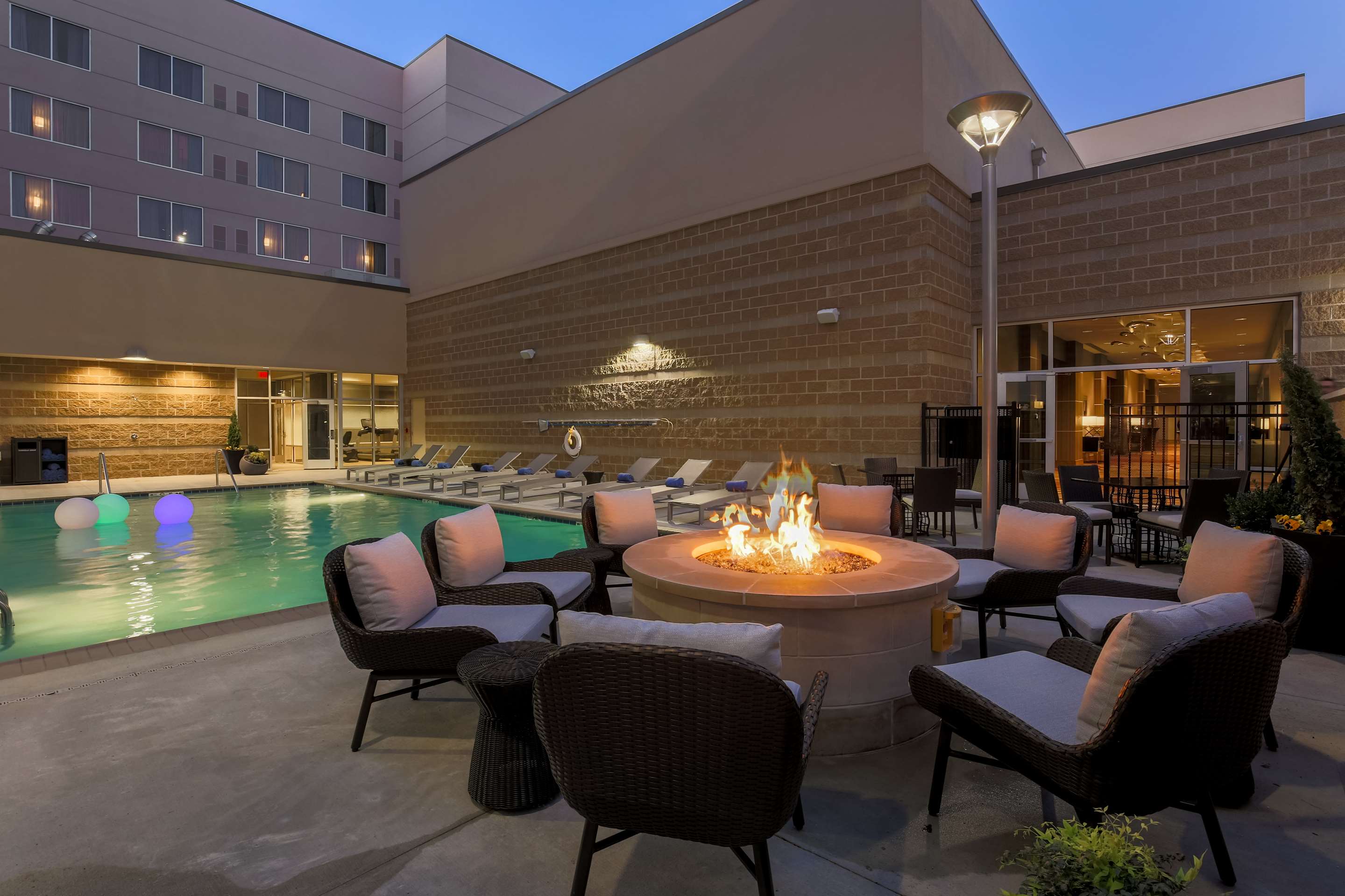 Pool | DoubleTree by Hilton Evansville