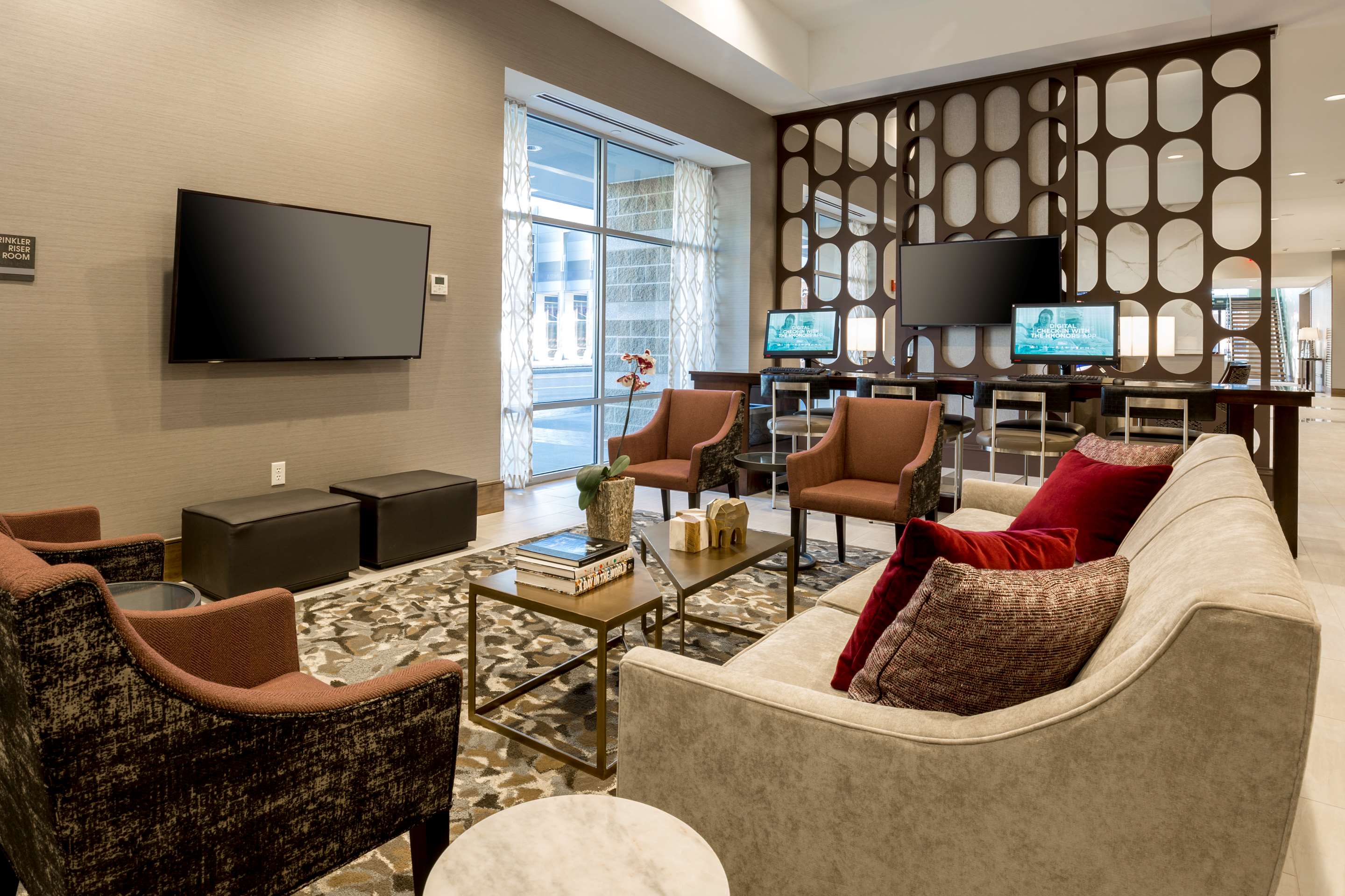 Lobby | DoubleTree by Hilton Evansville