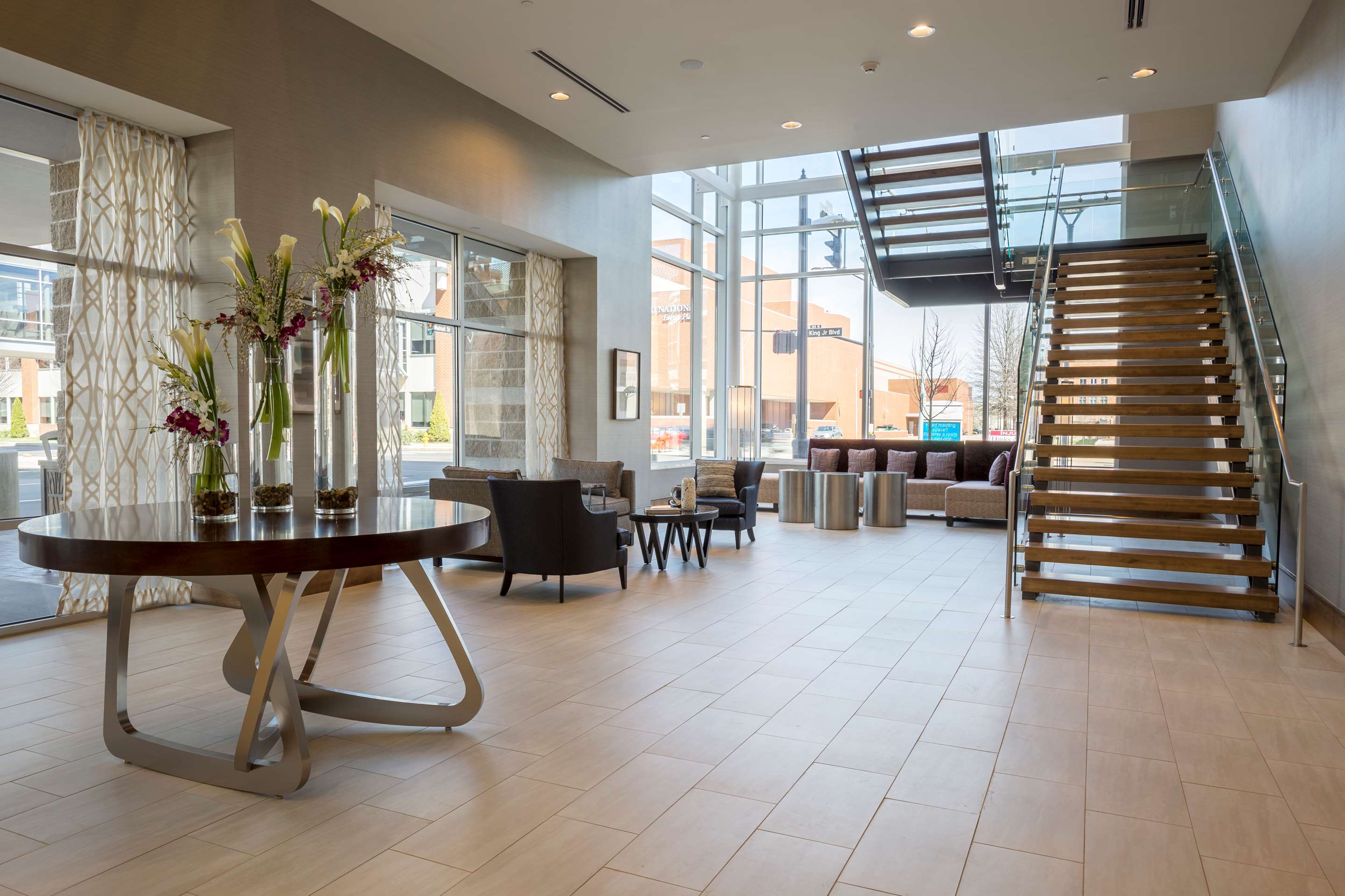 Lobby | DoubleTree by Hilton Evansville