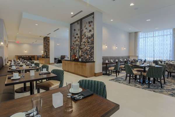 Restaurant - DoubleTree by Hilton Hotel Downtown Evansville