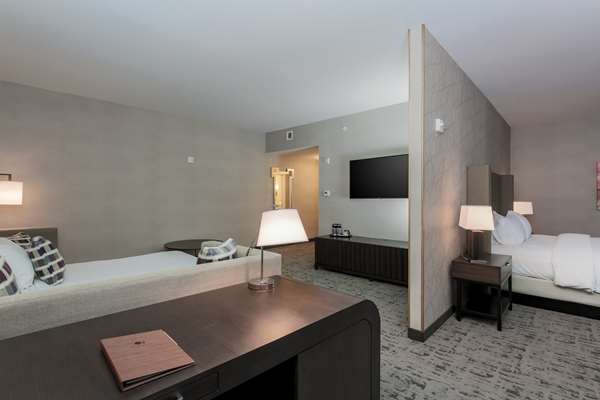  - DoubleTree by Hilton Hotel Downtown Evansville