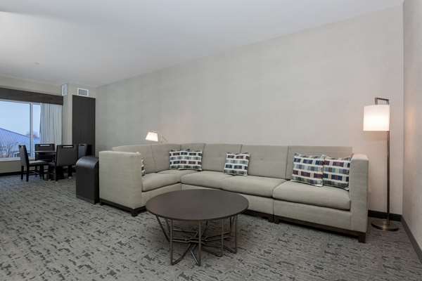  - DoubleTree by Hilton Hotel Downtown Evansville