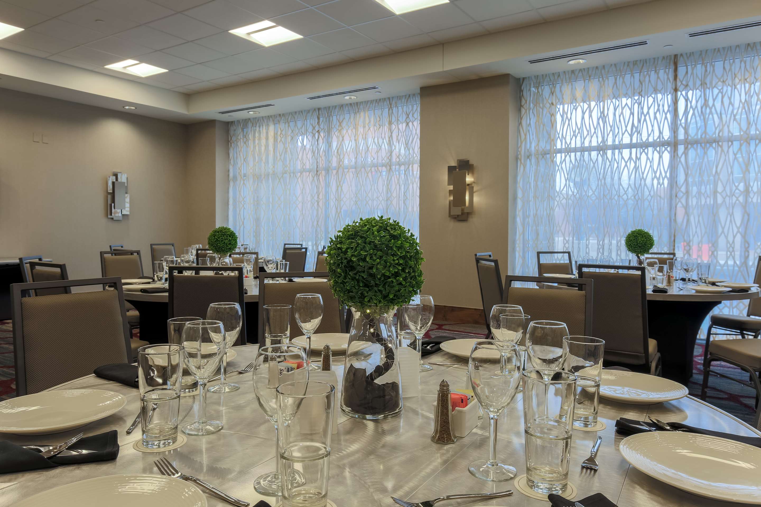 Meeting Room | DoubleTree by Hilton Evansville
