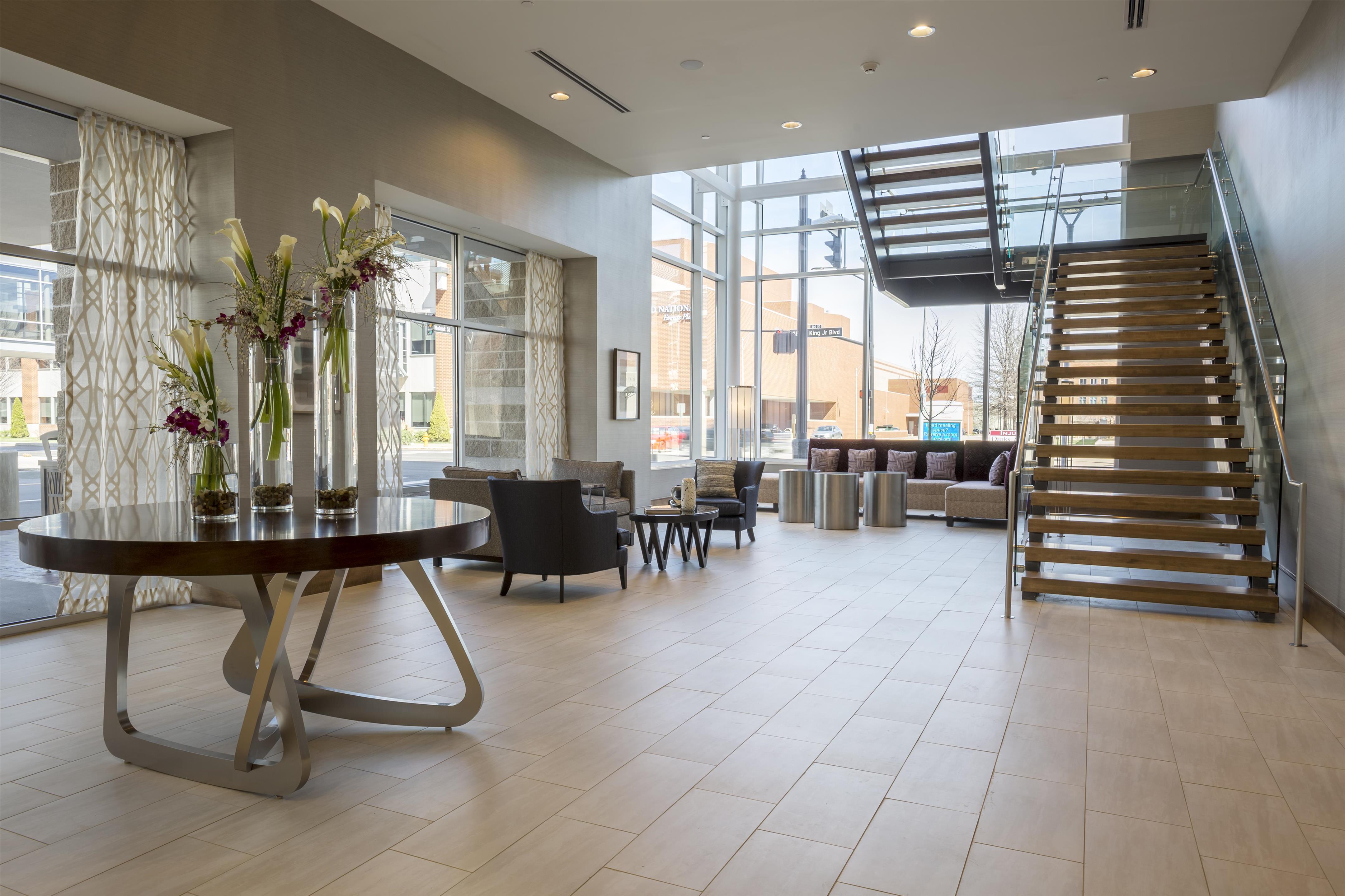 Lobby | DoubleTree by Hilton Evansville