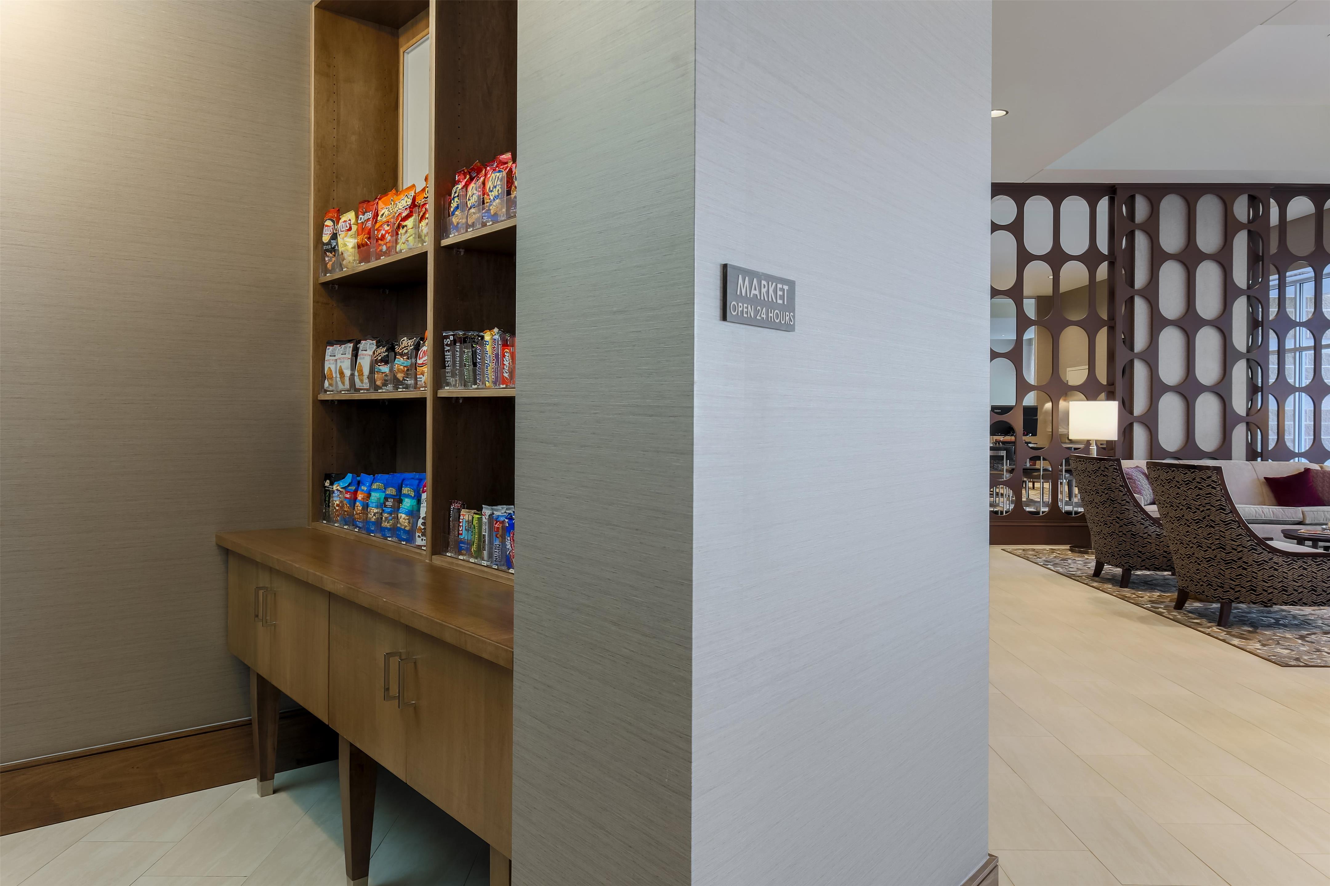 Lobby | DoubleTree by Hilton Evansville