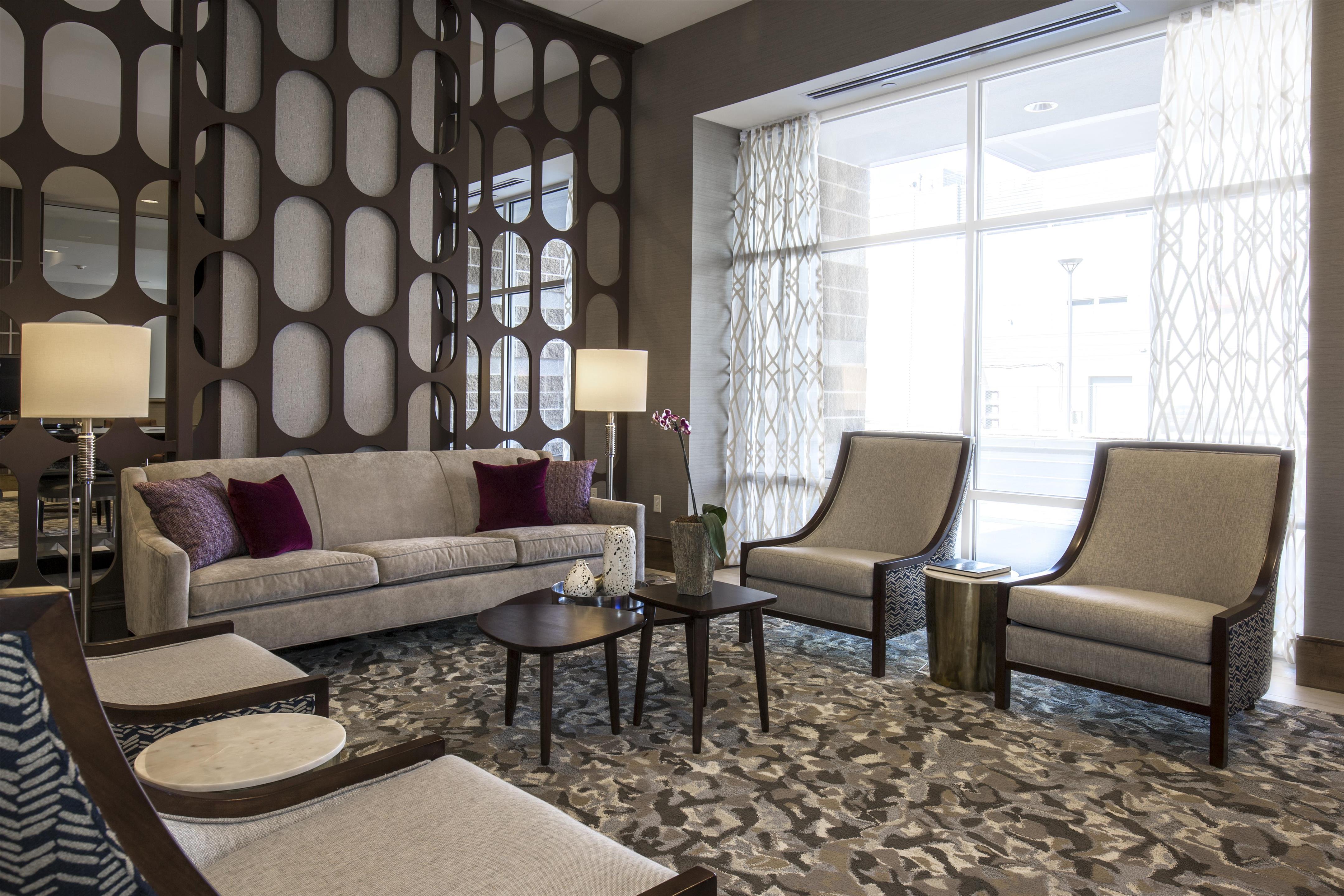 Lobby | DoubleTree by Hilton Evansville