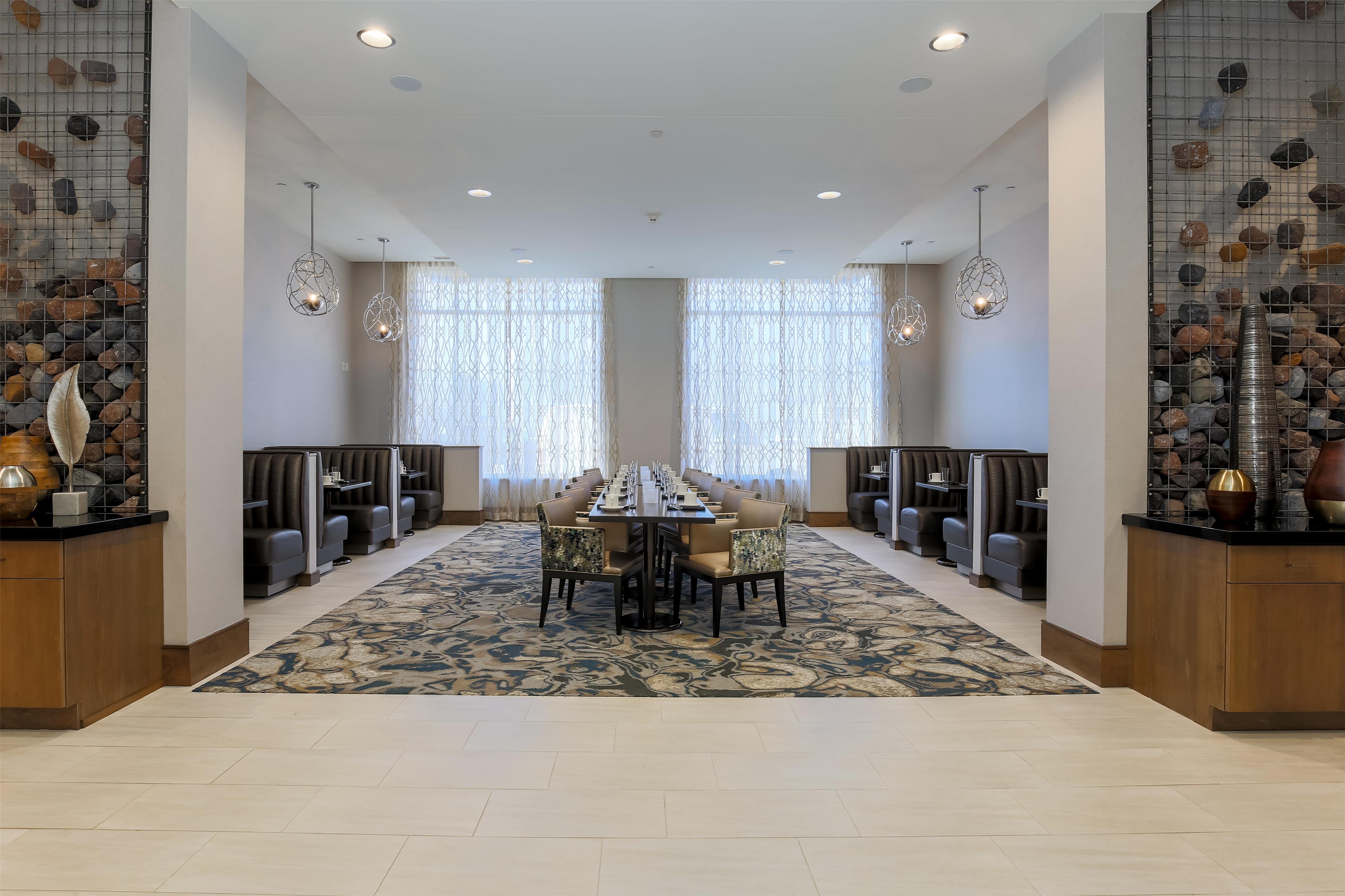 Restaurant | DoubleTree by Hilton Evansville