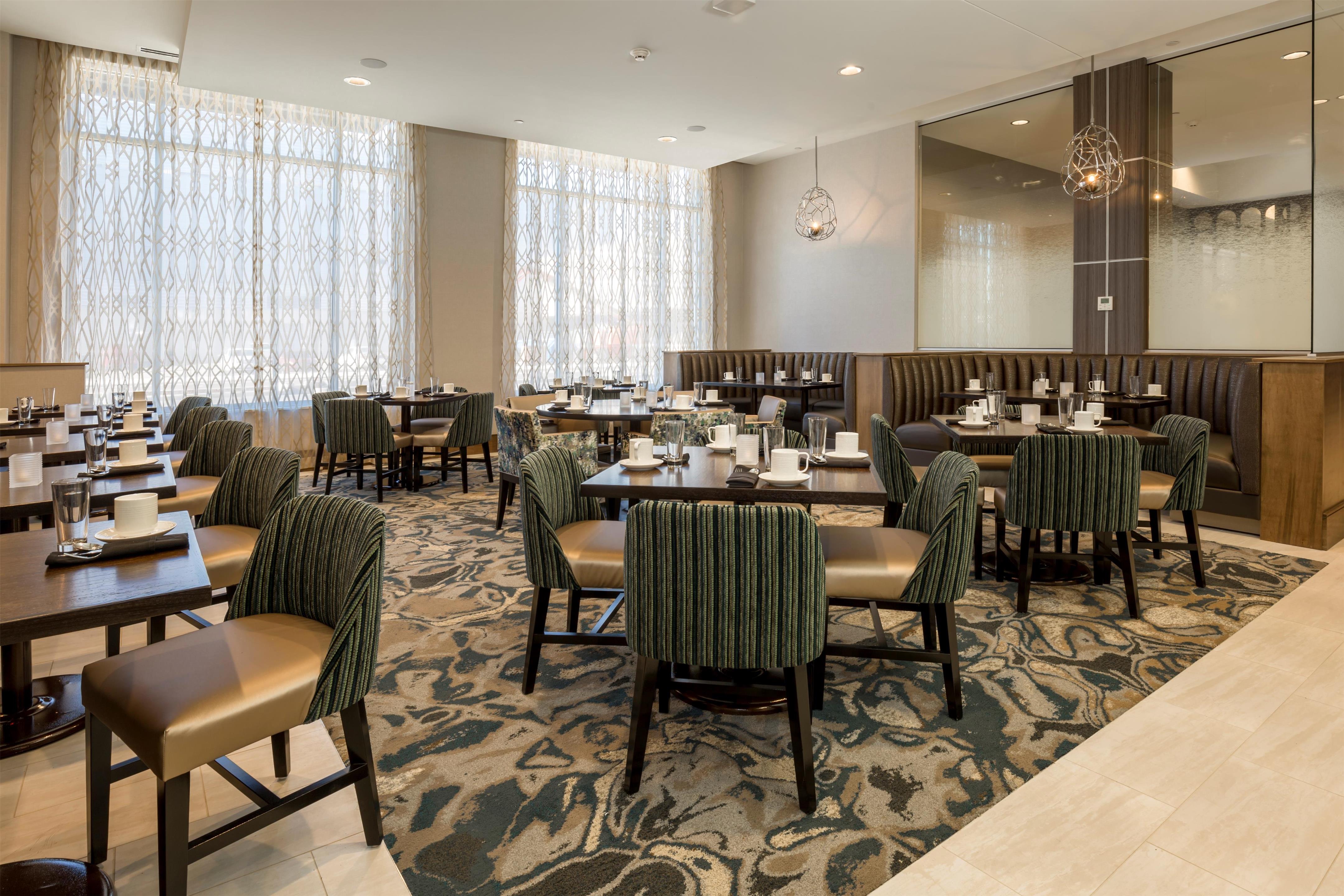 Restaurant | DoubleTree by Hilton Evansville