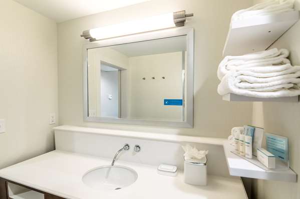  - Hampton Inn & Suites Northeast Oklahoma City - I-35 & I-44, Exit 137