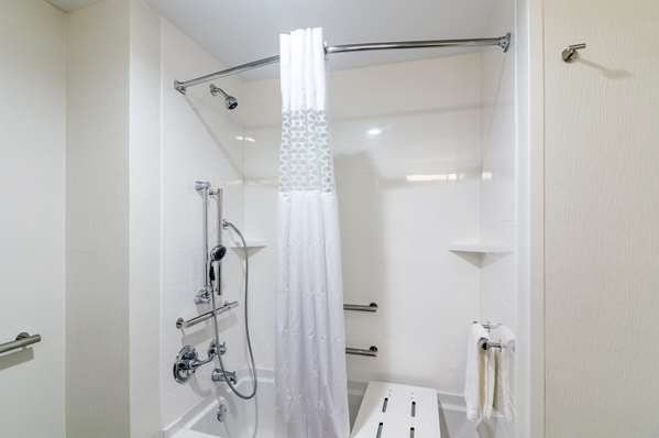  - Hampton Inn & Suites Northeast Oklahoma City - I-35 & I-44, Exit 137