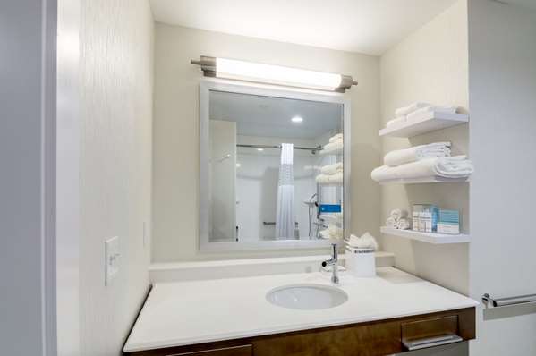  - Hampton Inn & Suites Northeast Oklahoma City - I-35 & I-44, Exit 137