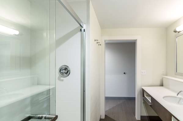  - Hampton Inn & Suites Northeast Oklahoma City - I-35 & I-44, Exit 137