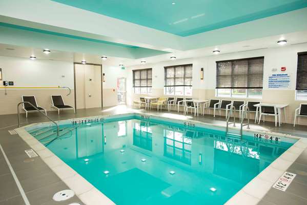 Pool - Hampton Inn & Suites Thunder Bay