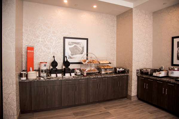 Restaurant - Hampton Inn & Suites Thunder Bay