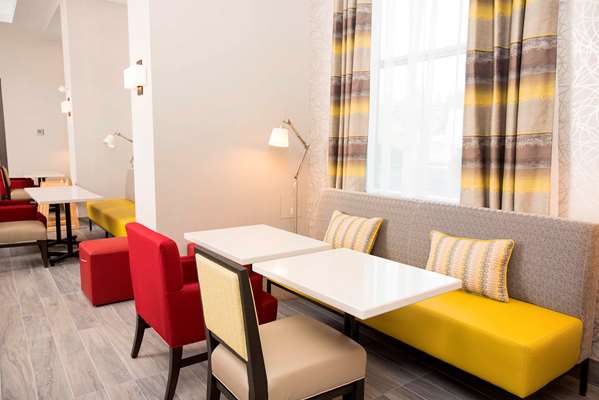 Restaurant - Hampton Inn & Suites Thunder Bay