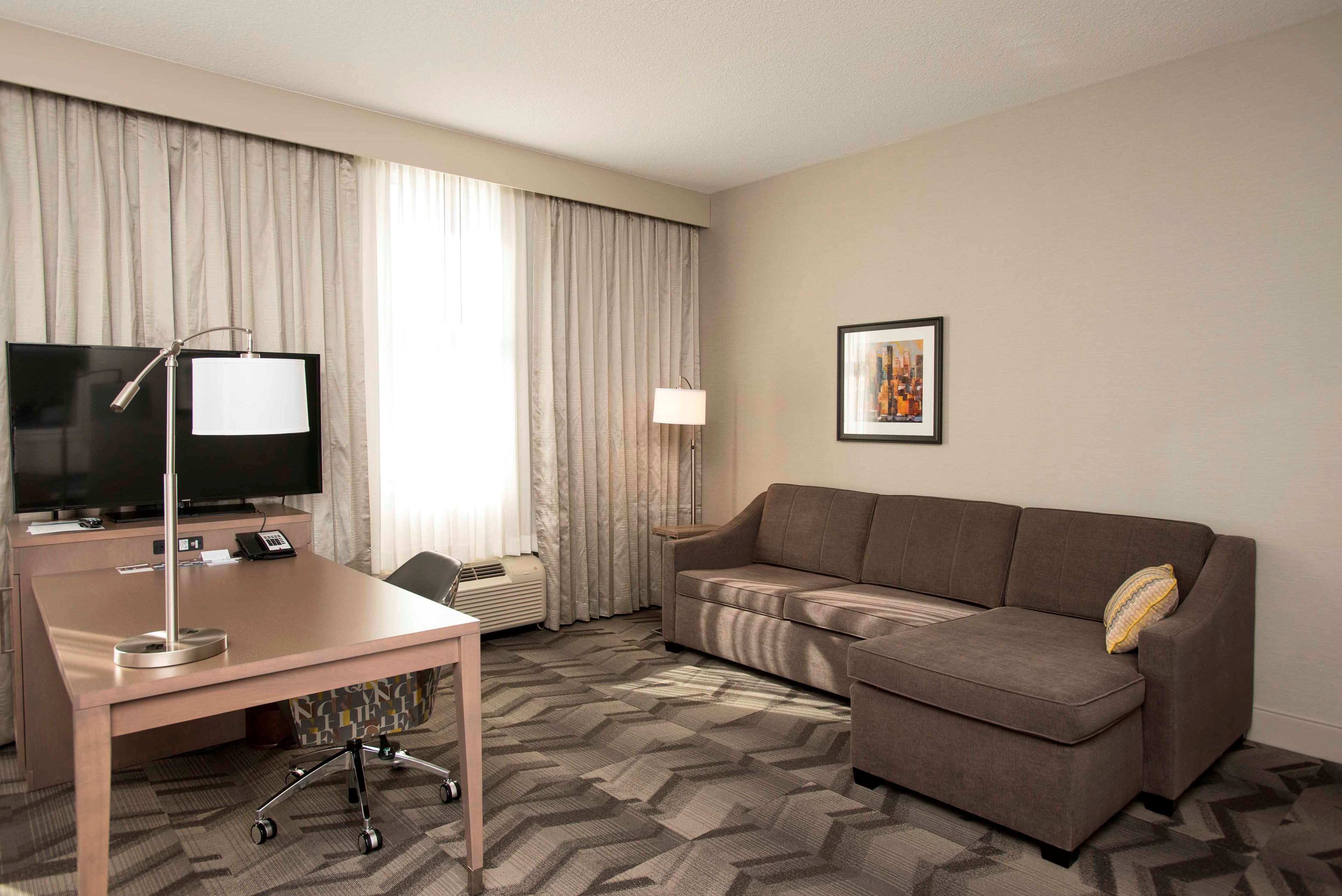 Hampton Inn & Suites by Hilton Thunder Bay Room Type - 2QN STDO MIC FRIDG WTBR NS