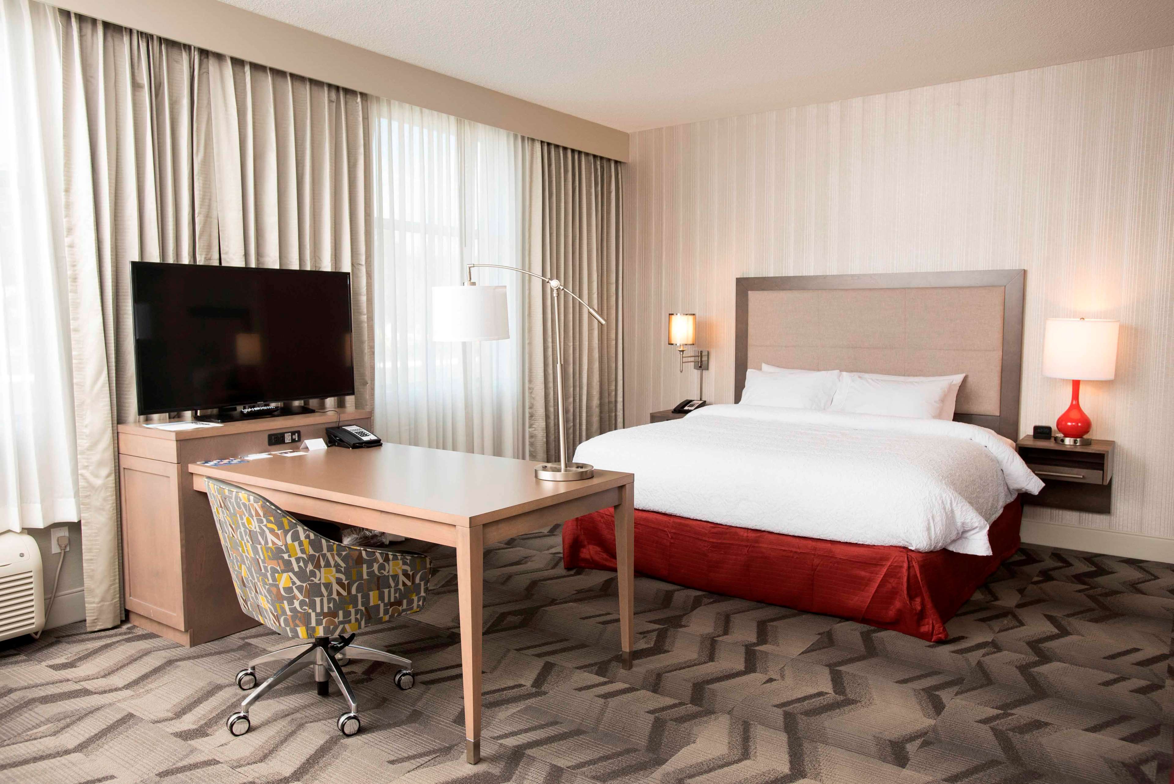 Hampton Inn & Suites by Hilton Thunder Bay Room Type - 1KN STDO MIC FRIDG WTBR NS