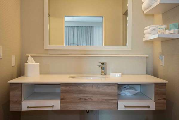  - Hampton Inn & Suites Thunder Bay