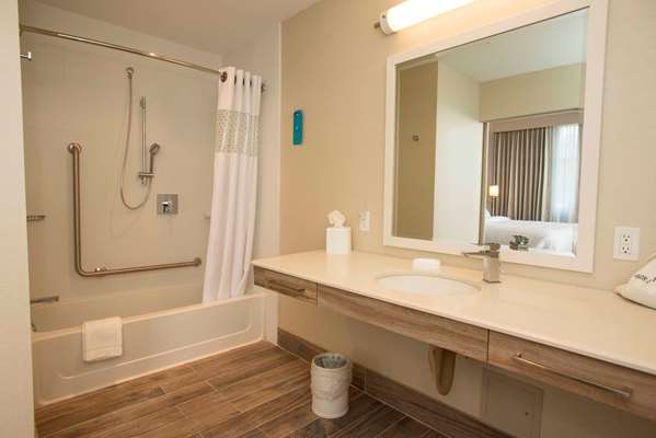  - Hampton Inn & Suites Thunder Bay