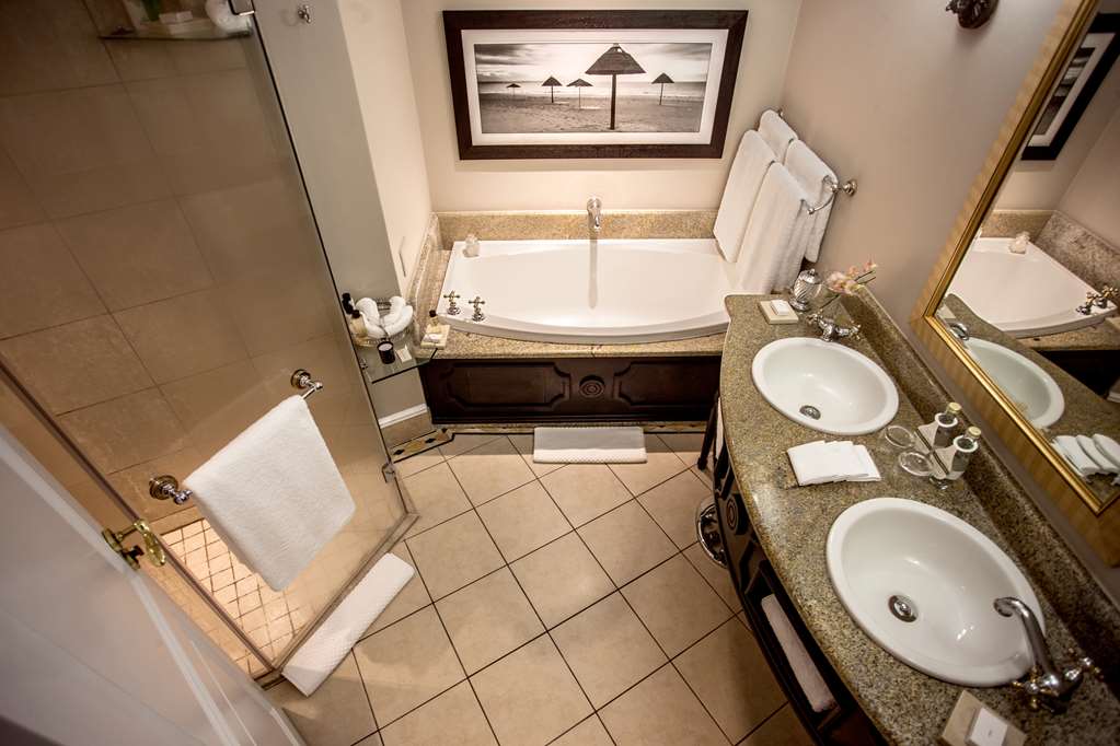 BEVERLY HILLS HOTEL-guestroom-Guest Room,Bathroom,On-Site.jpg