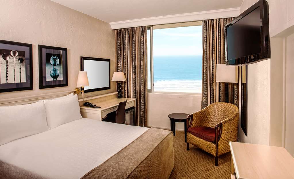 SOUTHERN SUN ELANGENI & MAHARANI-guestroom-Guest Room,On-Site.jpg