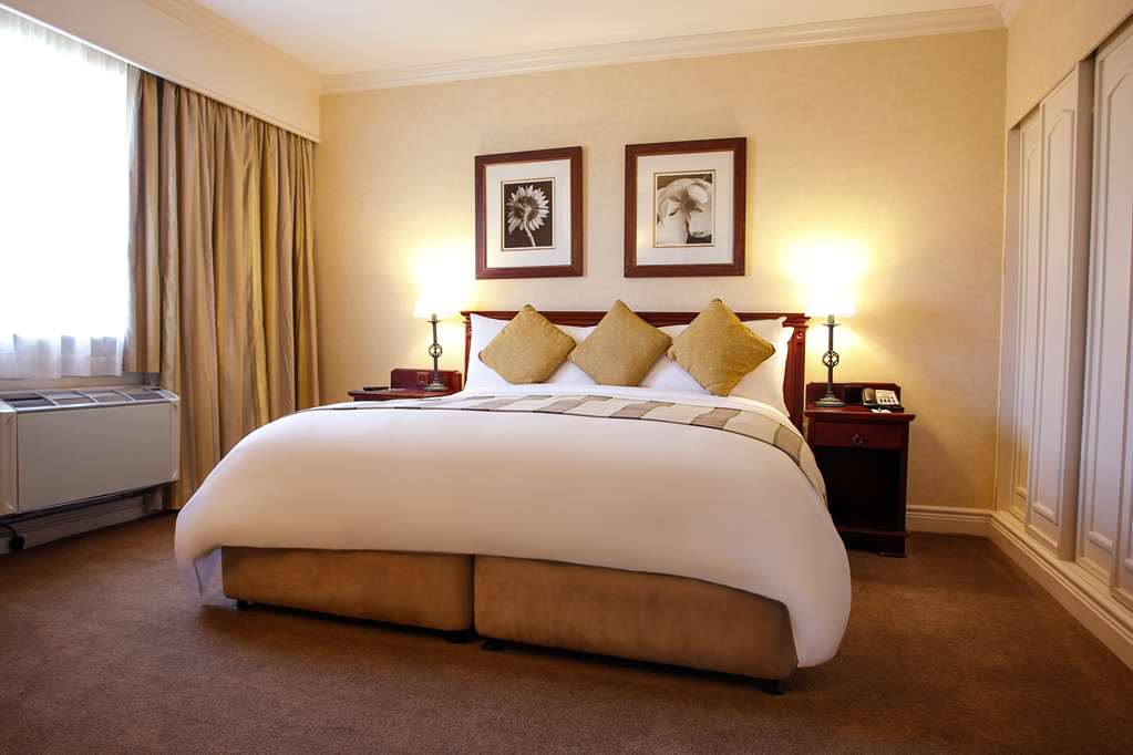 SOUTHERN SUN MBOMBELA-guestroom-Guest Room,Suite,On-Site.jpg