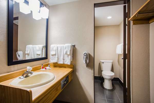 - Baymont Inn & Suites Airport Appleton - I-41, Exit 137