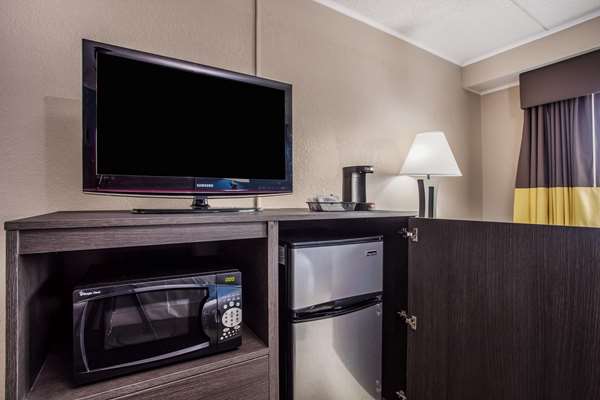  - Baymont Inn & Suites Airport Appleton - I-41, Exit 137