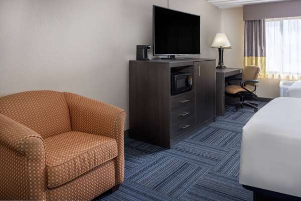  - Baymont Inn & Suites Airport Appleton - I-41, Exit 137