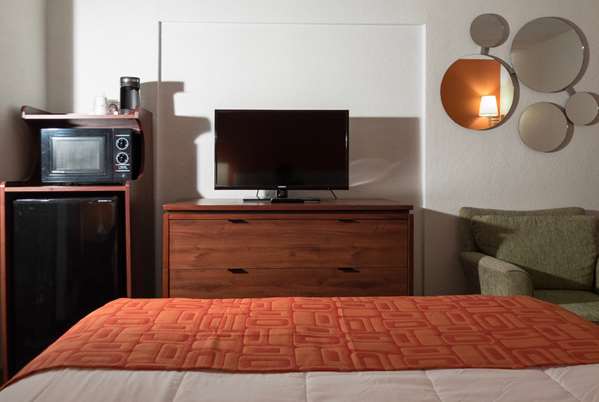  - Howard Johnson Inn Waukegan