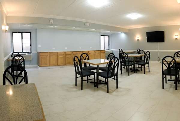  - Howard Johnson Inn Waukegan