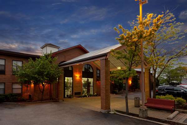 Exterior view - Howard Johnson Inn Waukegan