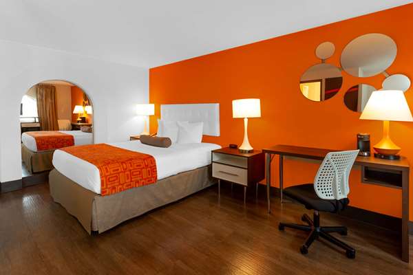 Suite - Howard Johnson Inn Waukegan