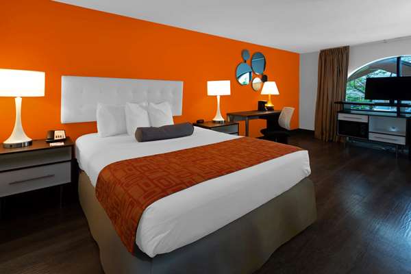 Suite - Howard Johnson Inn Waukegan