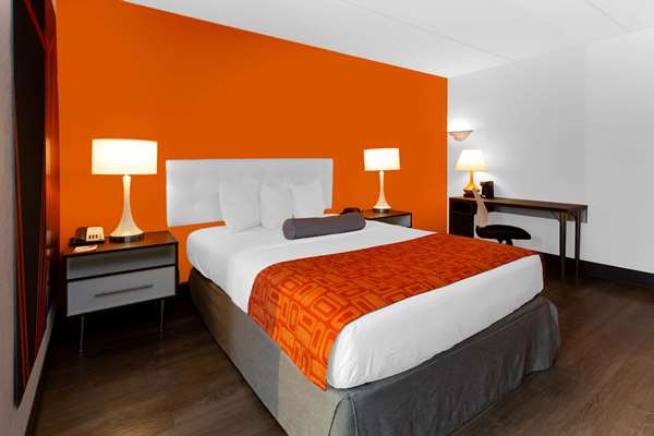  - Howard Johnson Inn Waukegan