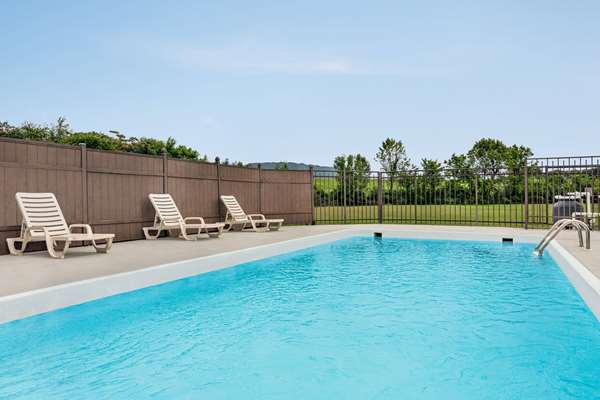 Pool - Howard Johnson Hotel Lookout Mountain Chattanooga - I-24, Exit 175