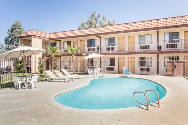 Pool - Knights Inn Madera - CA 99, Exit 155
