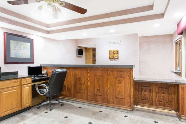  - Knights Inn Madera - CA 99, Exit 155