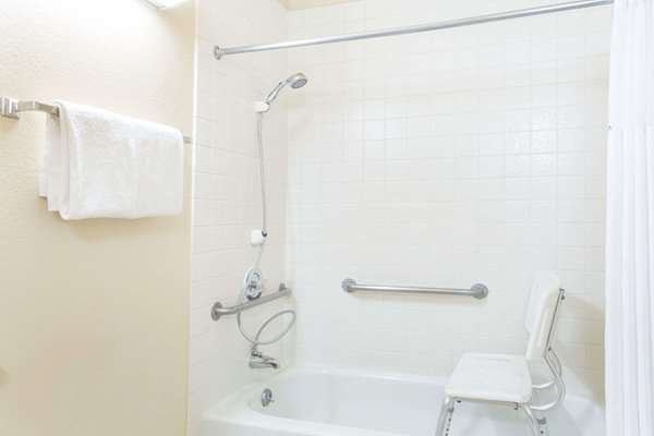  - Knights Inn Madera - CA 99, Exit 155