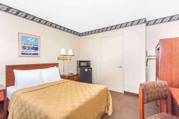  - Knights Inn Madera - CA 99, Exit 155