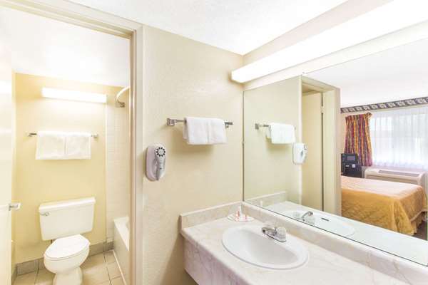  - Knights Inn Madera - CA 99, Exit 155