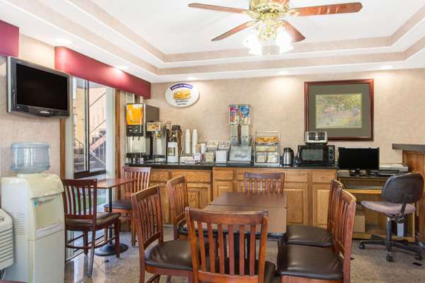 Amenities - Knights Inn Madera - CA 99, Exit 155