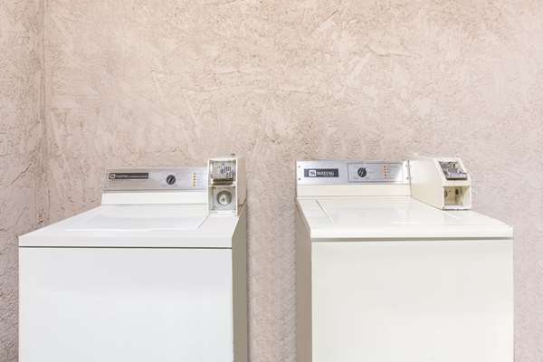 Amenities - Knights Inn Madera - CA 99, Exit 155