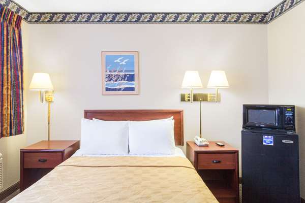  - Knights Inn Madera - CA 99, Exit 155