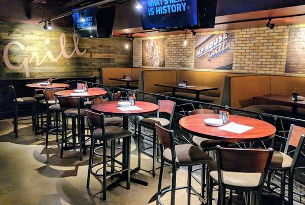 Restaurant - Ramada Plaza Hotel Wheeling