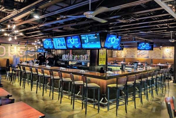 Restaurant - Ramada Plaza Hotel Wheeling