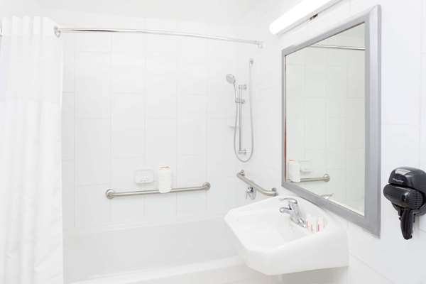  - Ramada Plaza Hotel Wheeling