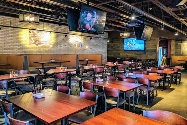 Restaurant - Ramada Plaza Hotel Wheeling